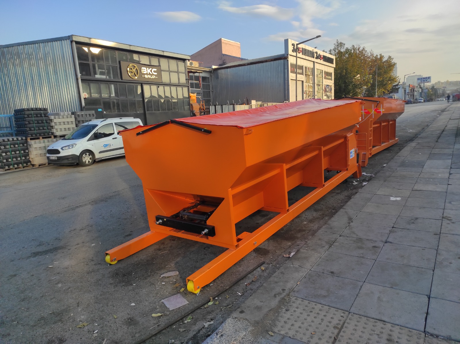 Kamyon Arkası Tuz Serici Makinası